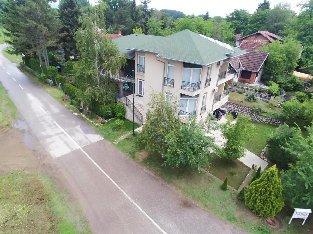 Sobe Emilija Hotel Veliko Gradiste Luaran gambar